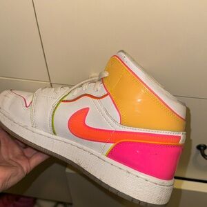 Women’s Air Jordan 1 “Mid Edge Glow”